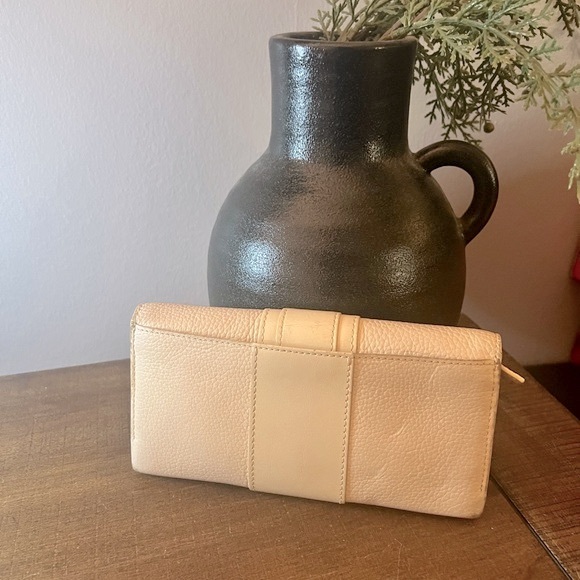 Chloe C-Logo Long Wallet - Picture 3 of 11